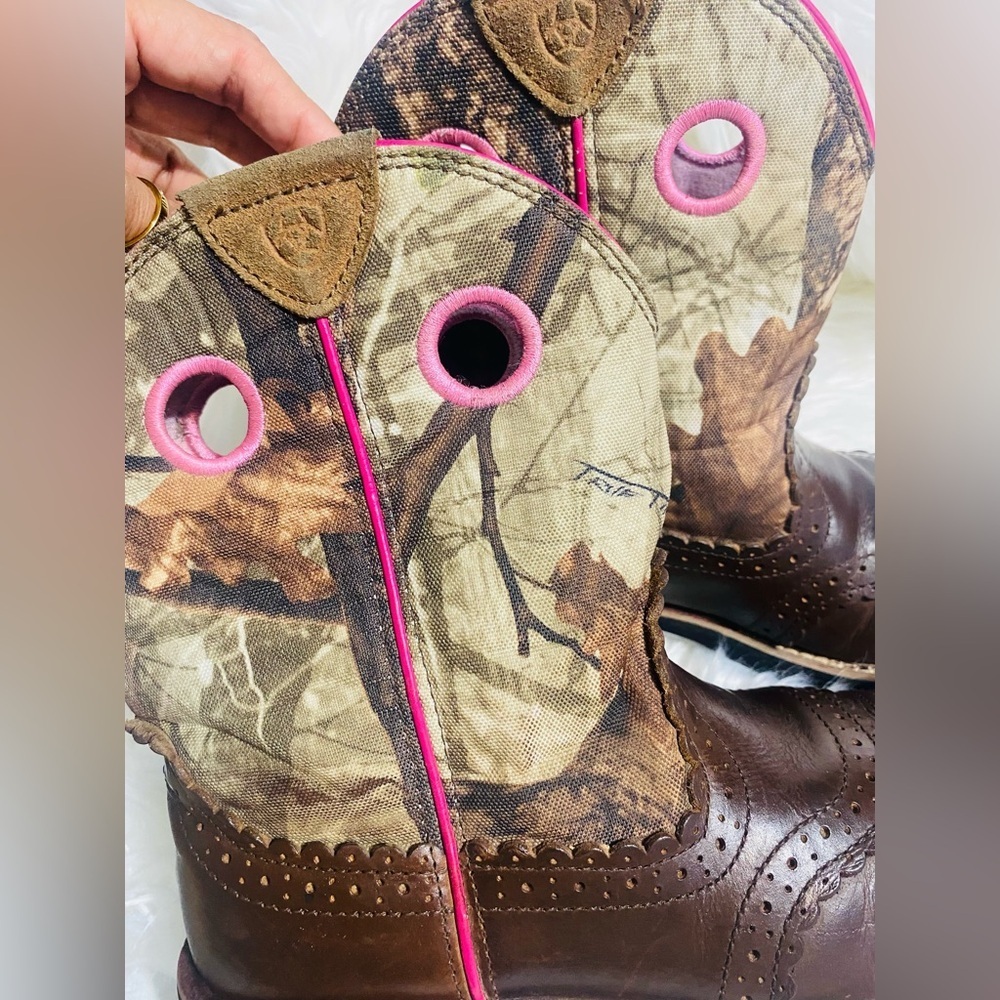 Ariat Brown and Camo Boots with Pink Trim - Picture 14 of 14